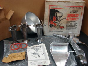 Vintage The Original All Metal Squeezo II Strainer Juicer Garden Way Hand Crank