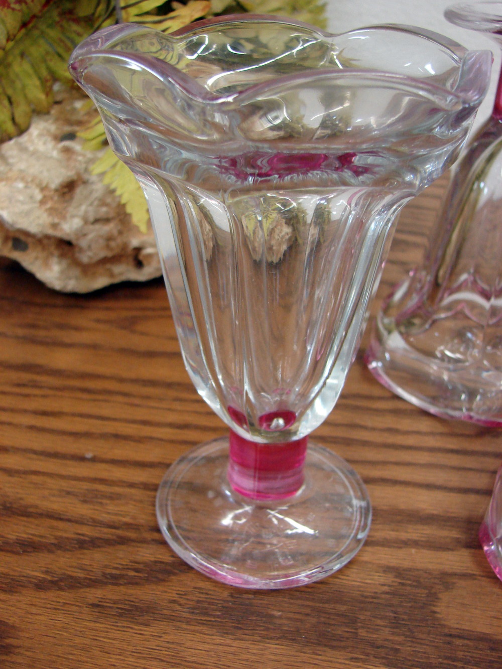 Vintage Style Ice Cream Sundae Dish Glasses Set/8 Pink Tint Banded - Image 2