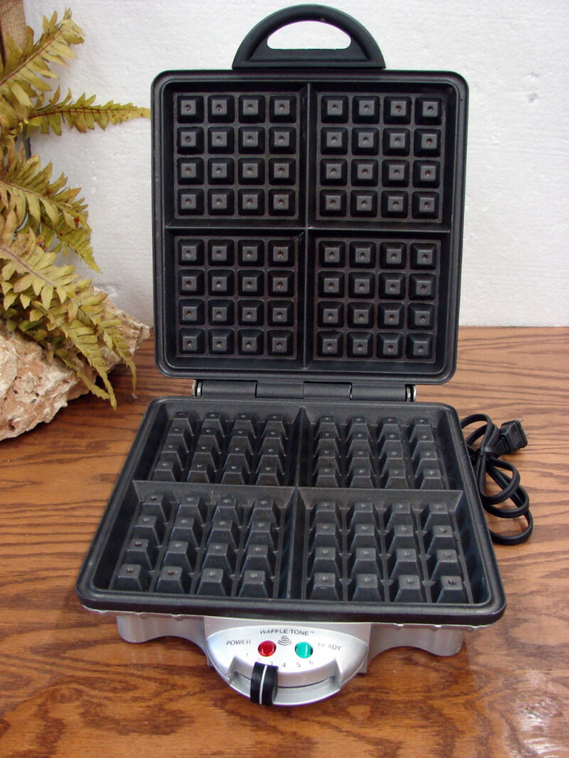 Used VillaWare Model 2001 UNO 4 Square Waffle Maker Chrome Tested Working, Moose-R-Us.Com Antiques Collectibles Log Cabin Decor