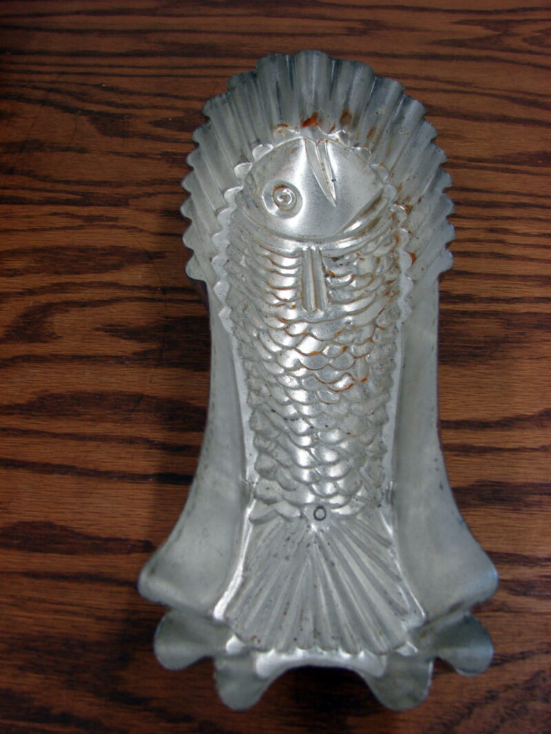 Vintage Tin Fish Mold Jello Chocolate Food Cast Gelatin Metal Mold - Image 2