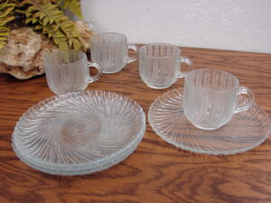 Set/4 Vintage Arcoroc USA Swirl Seabreeze 7 1/2" Plate and Cup Set