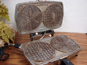 Vintage Scandinavian Sandbakelser Sandbakkelse Smorbakkelse-Mazarines Baking Tart Molds, Moose-R-Us.Com Antiques Collectibles Log Cabin Decor