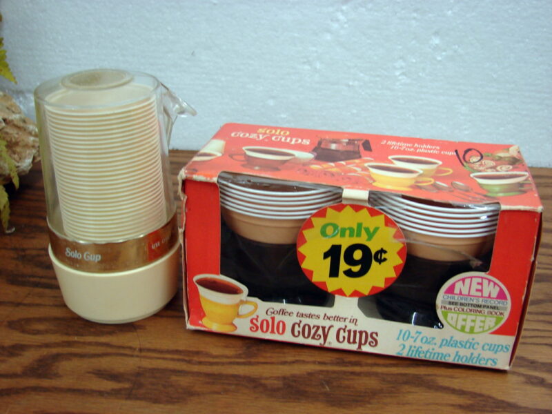 Brand New Retro Solo Cozy Cups Starter Pack and 10 7 oz Cups 2 Lifetime Holders Plus, Moose-R-Us.Com Antiques Collectibles Log Cabin Decor
