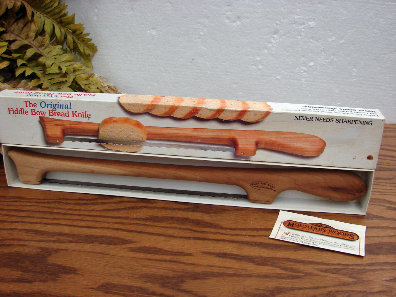 Like New Cherry Mountain Woods Original Wooden Fiddle Bow Bread Knife w/ Box