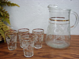 Vintage Grape Vine Frosted Etched Pitcher Ice Lip 4 Glasses Bartlett Collins