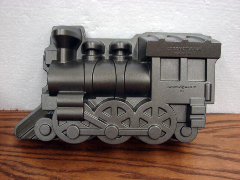 Nordic Ware Locomotive Train Engine Pan Heavy Cast Aluminum, Moose-R-Us.Com Antiques Collectibles Log Cabin Decor