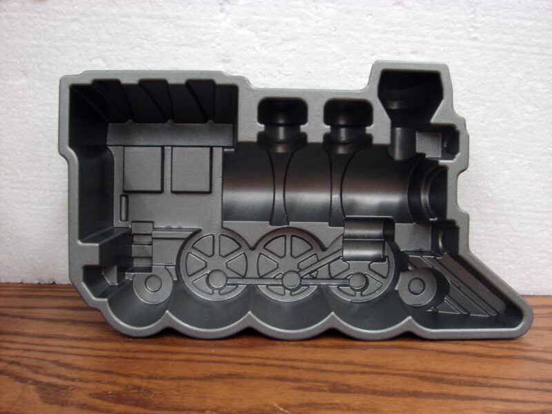 Nordic Ware Locomotive Train Engine Pan Heavy Cast Aluminum, Moose-R-Us.Com Antiques Collectibles Log Cabin Decor