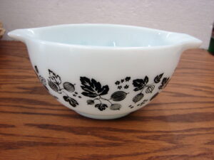 Vintage PYREX Gooseberry Black and White #441 Cinderella Nesting Mixing Bowl