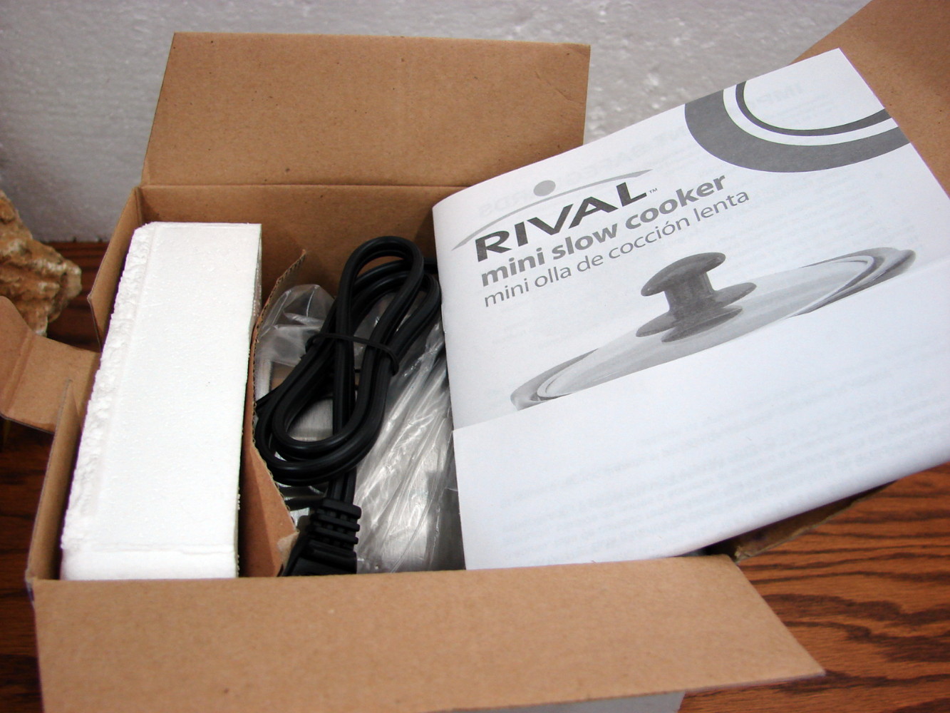 Brand New Rival Mini Slow Cooker 20 oz Glass Lid Removable Stoneware Crock - Image 2