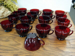 Anchor Hocking Savannah Clear Glass Pitcher Embossed Rose Flower, Moose-R-Us.Com Antiques Collectibles Log Cabin Decor