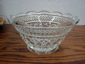 Anchor Hocking Savannah Clear Glass Pitcher Embossed Rose Flower, Moose-R-Us.Com Antiques Collectibles Log Cabin Decor