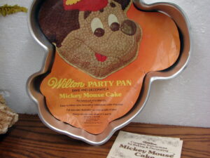 Wilton Cookie Pro Ultra II Cookie Press Gun w/ Discs Like New in Box, Moose-R-Us.Com Antiques Collectibles Log Cabin Decor