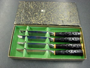 Vintage Box 4 Piece Bakelite Deer Antler Knife Set Bread Meat