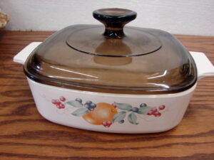 Vintage Corning Ware Corelle Abundance Fruit 1 Liter Casserole w/ Brown Foggy PYREX Lid
