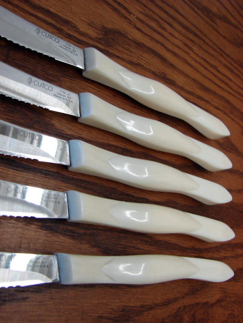 Set/5 Like New Cutco 1759 Serrated Steak Table Knives Pearl White Handle - Image 3
