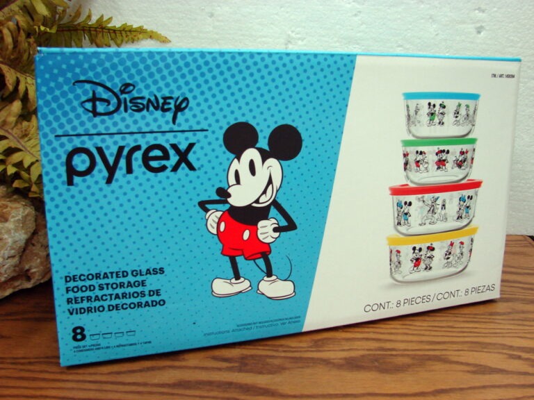 Brand New Disney Mickey Mouse Pyrex Decorated Glass Food Storage 8 pc Set Sealed