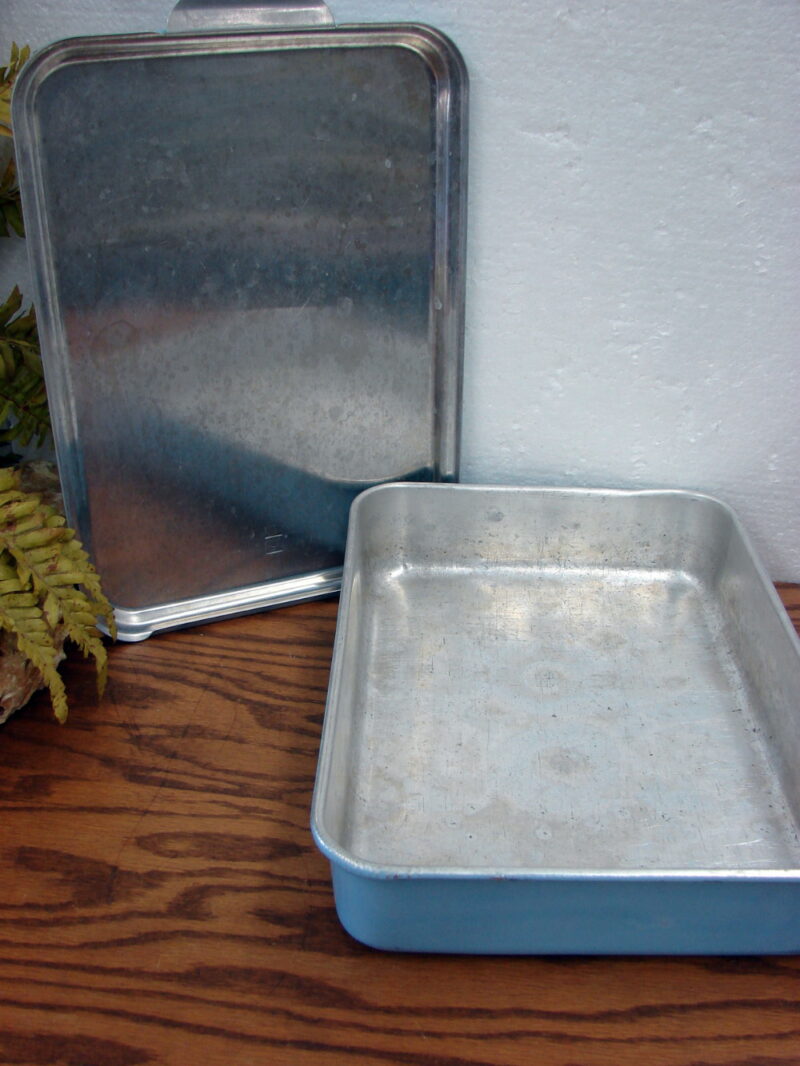 Vintage Sky Blue Mirro Aluminum Snap Lid Cake Pan Baking Lasagna 9 x 13&#8243;, Moose-R-Us.Com Antiques Collectibles Log Cabin Decor
