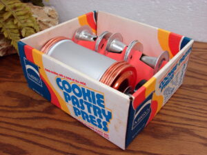 Complete Vintage Mirro #358 Cookie Cooky Press Fat Reservoir Copper Accents Full Color Box