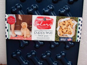 Brand New Nordic Ware Homemade Healthy Dog Treat Pan Bone Shaped