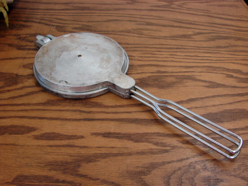 HØYANG #165 Norwegian Pizzelle Cookie Waffle Iron 5 1/2&#8243; Round, Moose-R-Us.Com Antiques Collectibles Log Cabin Decor