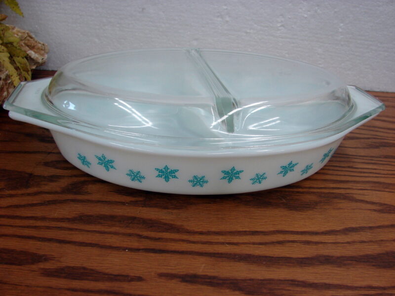 Vintage PYREX White with Turquoise Snowflake Divided 1 1/2 Quart Dish w/ Lid as is, Moose-R-Us.Com Antiques Collectibles Log Cabin Decor