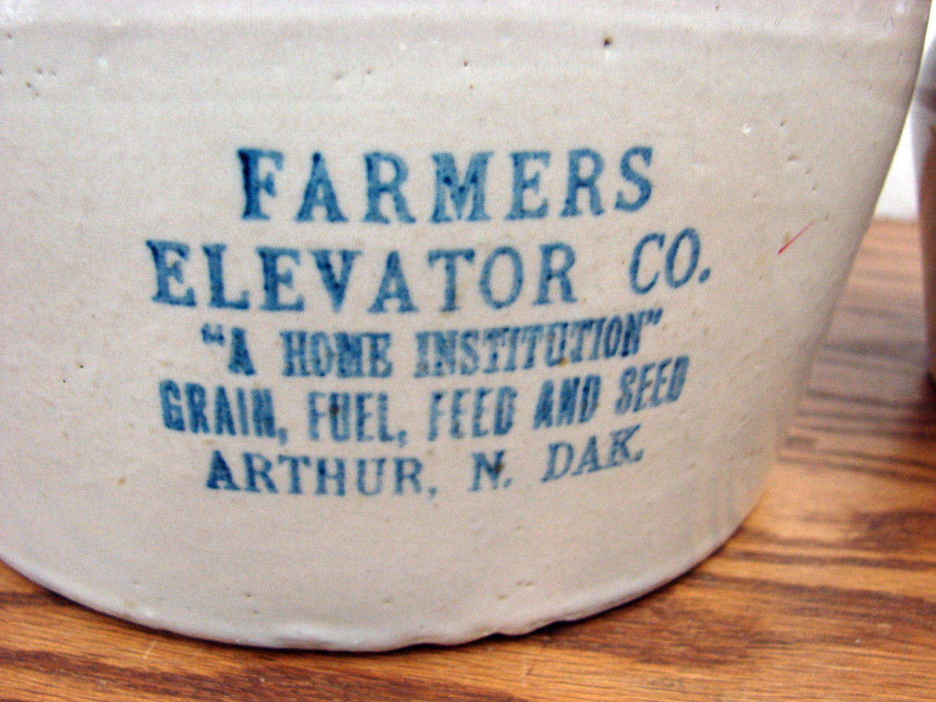 Oversized Vintage Red Wing Advertising Stoneware Bean Pot 3 Qt Arthur ND - Image 2