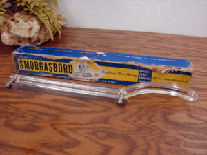 Vintage Sweden Lucite Smorgasbord Fiddle Bow Adjustable Blade Bread Knife w/ Box
