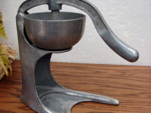 Vintage Large The Big Squeeze Juicer Aluminum Hand Press Citrus Juicer Bottom Dump