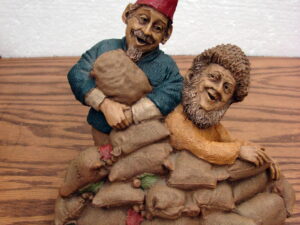 Retired Tom Clark Gnome Good Samaritans Pecan Resin Figurine 1992 Cairn Studios
