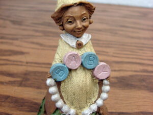 Retired Tom Clark Gnome Motherhood Pecan Resin Figurine 1997 Cairn Studios