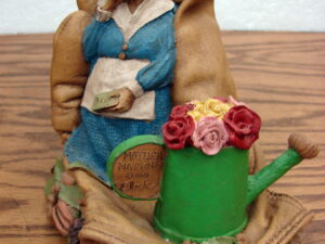 Retired Tom Clark Gnome Mother Nature Pecan Resin Figurine 2001 Cairn Studios