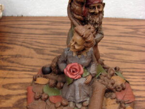 Retired Tom Clark Gnome Sugar & Spice Pecan Resin Figurine 1984 Cairn Studios