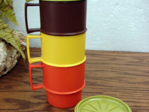 Set/4 Vintage Tupperware #1312 Stacking Mugs w/ Lids/Coasters Harvest Colors