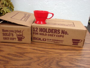 Retro Solo Cozy Cups 24 Red Lifetime Handles Holders for Disposable Cups