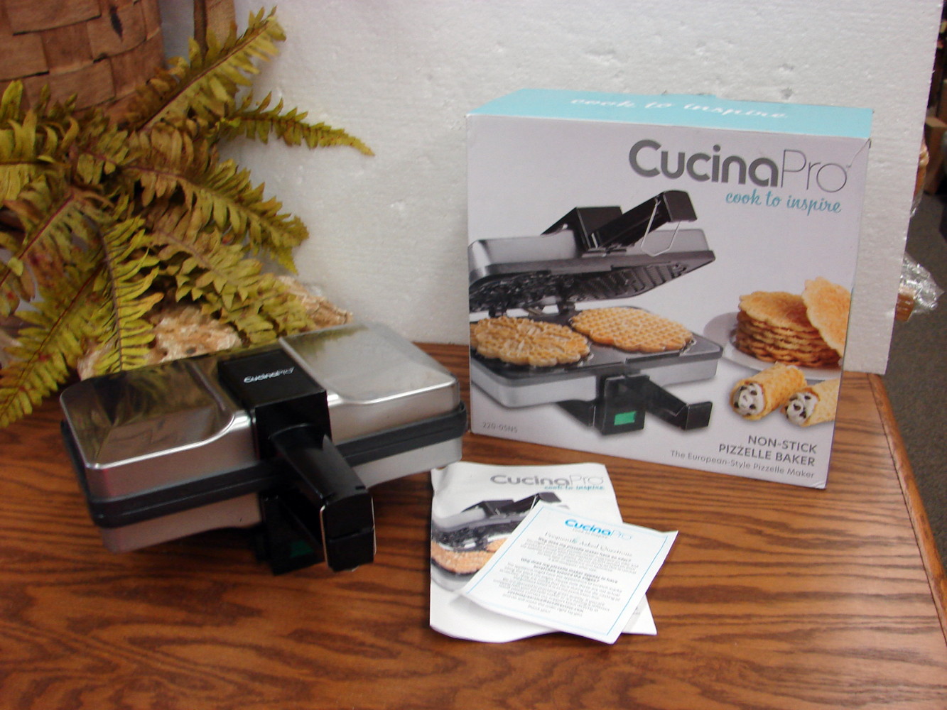 CucinaPro Pizzelle Maker Non-stick Electric Cookie Baker 220-05NS w/ Box