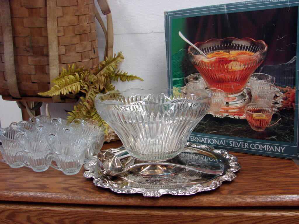 International Silver Co. Crystal Punch Bowl Set w/18 Cups Silver Plated Tray Ladle