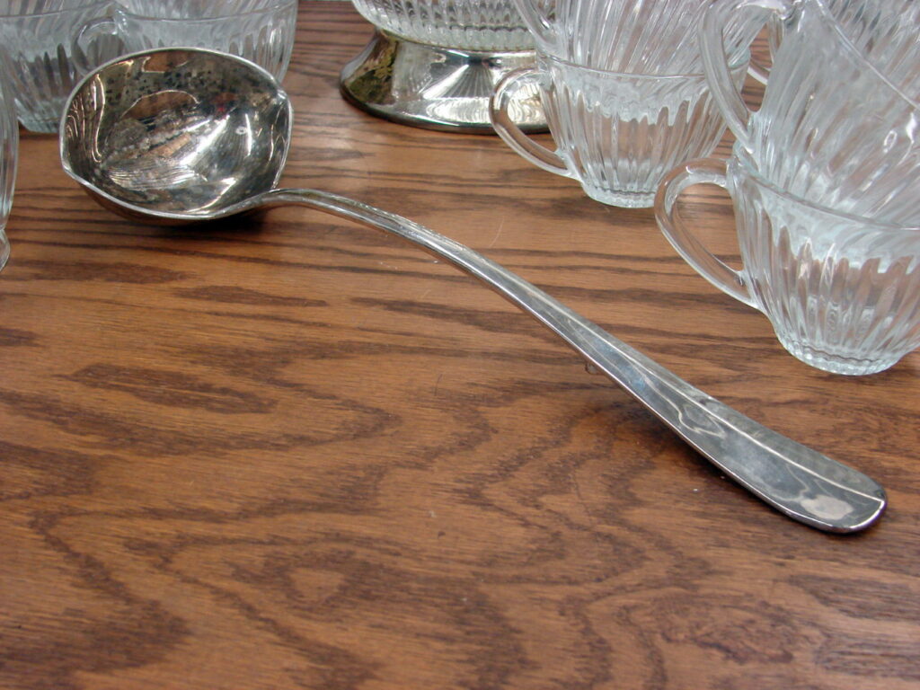 International Silver Co. Crystal Punch Bowl Set w/18 Cups Silver Plated Tray Ladle - Image 3