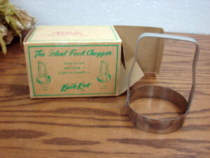 Vintage Kwik Kut Ideal Food Chopper Biscuit Cutter Plain Edge Green Box