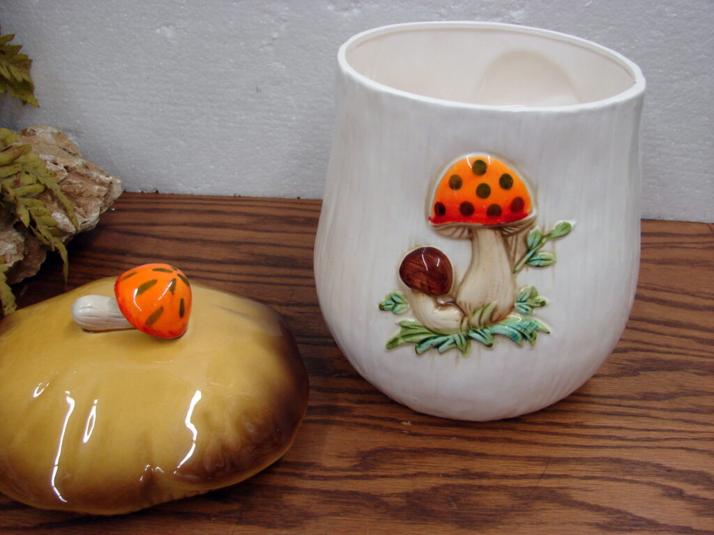 1978 Sears Roebuck Merry Mushroom Cookie Jar as is Small Chip - Image 2