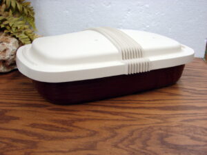 Pampered Chef Cranberry Stoneware Open Casserole with Accordion Storage Lid