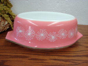 Vintage PYREX Pink Daisy Oval 2 1/2 Qt Casserole w/ Lid #045