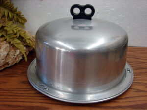 Vintage Regal Ware Aluminum Cake Carrier Pan w/Locking Lid USA 2 Finger Knob