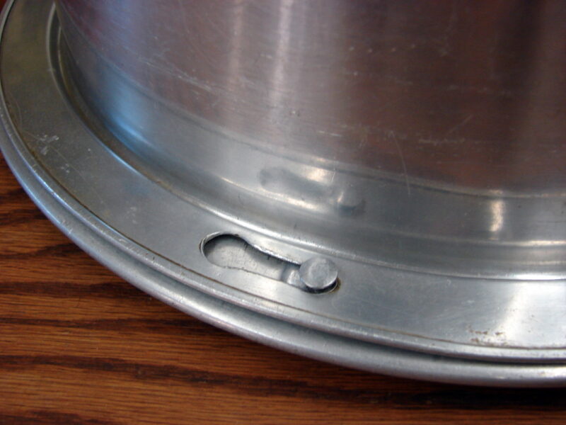 Vintage Regal Ware Aluminum Cake Carrier Pan w/Locking Lid USA 2 Finger Knob - Image 2