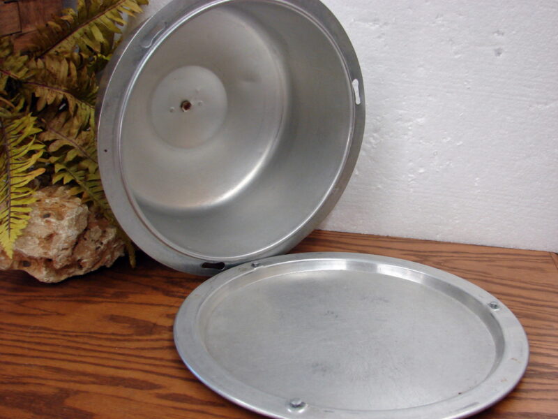 Vintage Regal Ware Aluminum Cake Carrier Pan w/Locking Lid USA 2 Finger Knob - Image 3