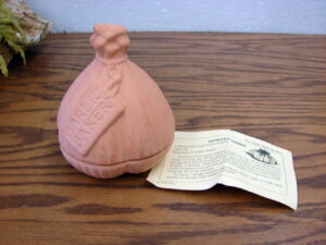 Vintage Romertopf Terra Cotta Clay Garlic Shaped Roaster Baker w/ Instructions