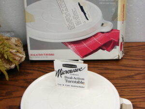 Vintage Rubbermaid Microwave Dual-Action Turntable Cookware 9" Diameter