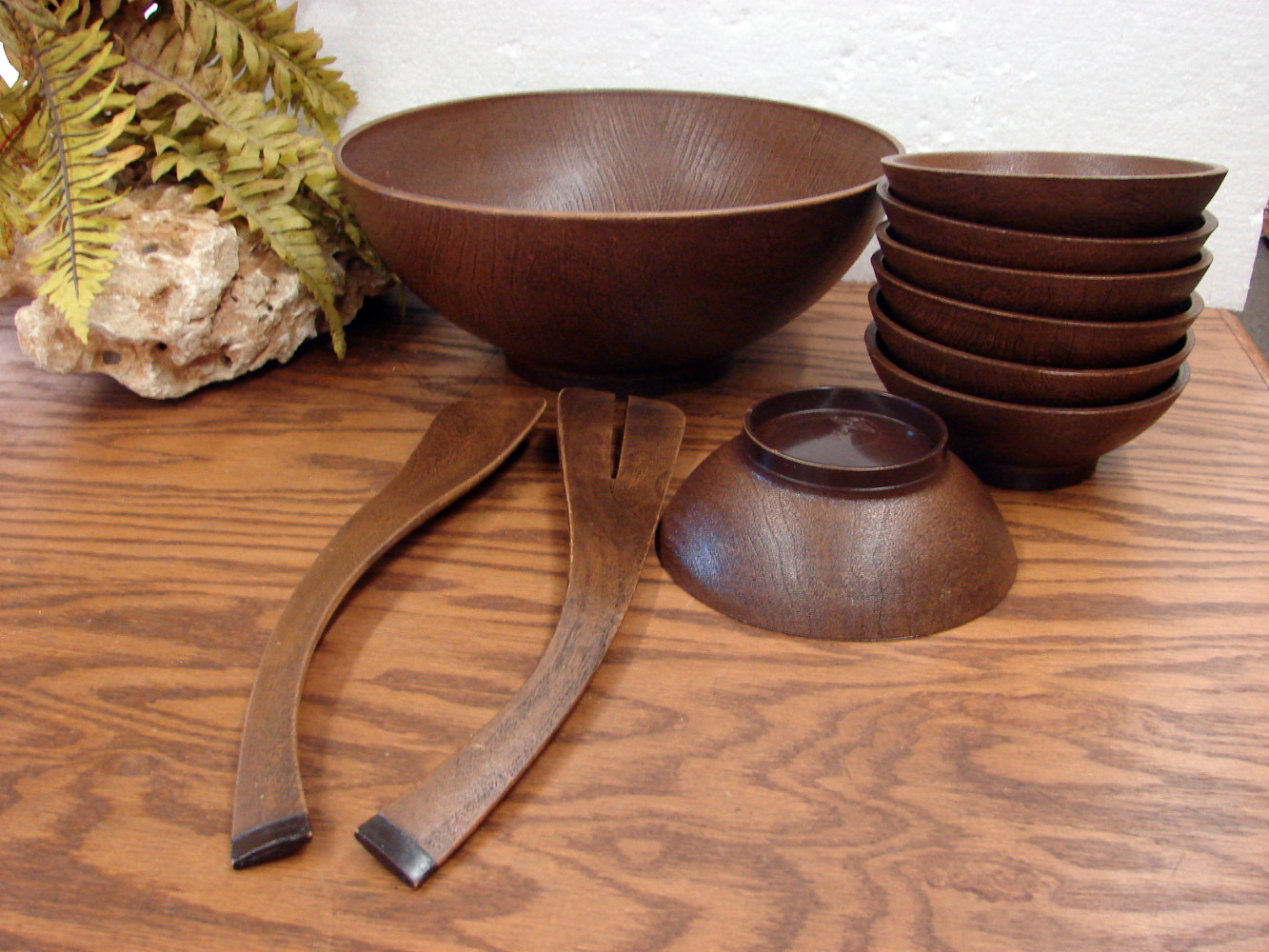 Vintage West Bend Walnut Wood Grain Finish 10 pc Plastic Salad Set w/ Tongs