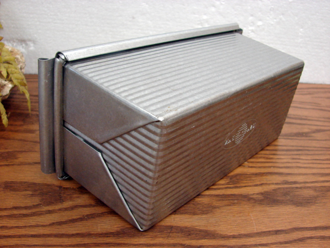 USA Pan Pullman Loaf Bread Pan Bakeware w/ Sliding Lid Non Stick - Image 2