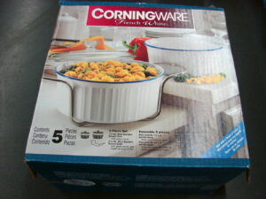 Brand New CorningWare French White Blue Band 5 pc Round Dish w/ Lid Cradle