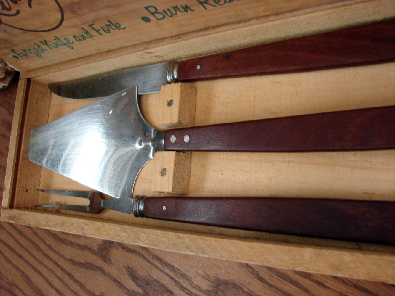 Vintage Kirk's Sheffield 3 Pc Stainless Barbeque Set Ragwood Handles Wood Box - Image 2